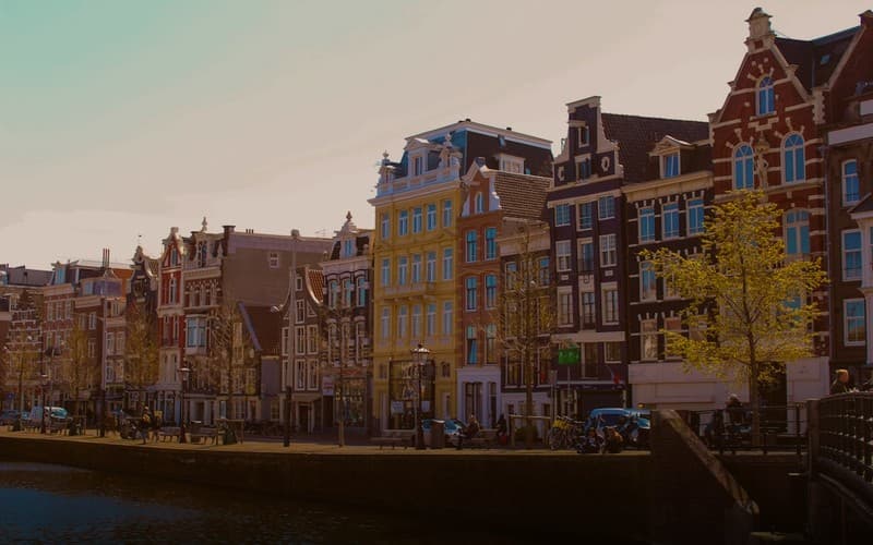 Test: vraag Perplexity om een makelaar in Amsterdam